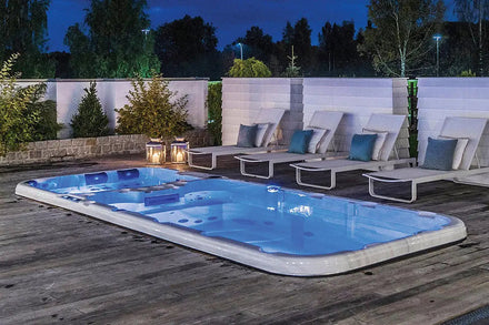 Was ist ein Schwimm-Spa? Gegenstrom, gesundheitliche Vorteile und der Vergleich mit einem Pool