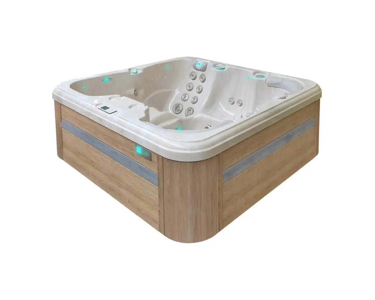 5-persoons jacuzzi buiten met houtlook bekleding en comfortabele zitplaatsen voor swimspa en zwemspa plezier.