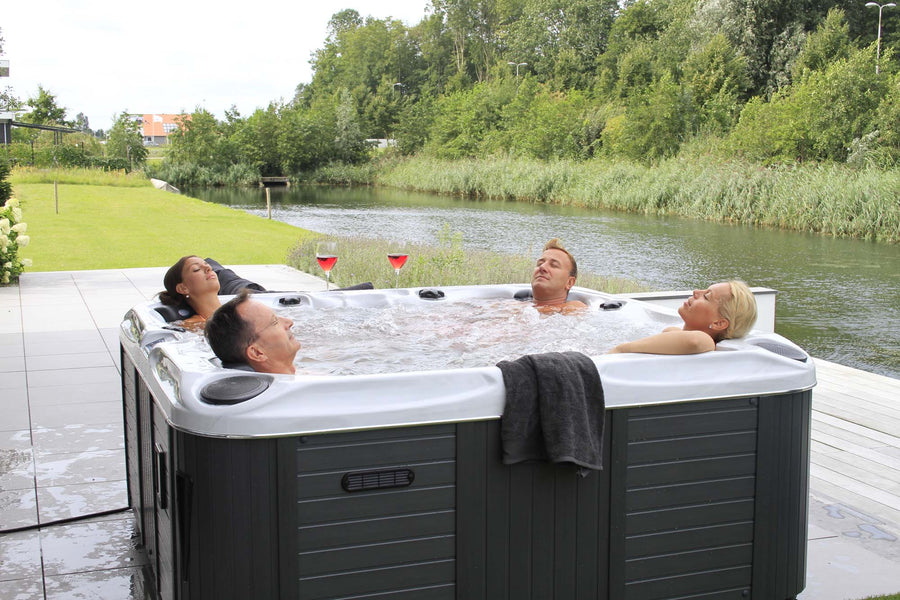Spa für 4 Personen: Balance zwischen Platz und Luxus