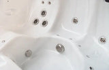 Witte jacuzzi met meerdere jetdoppen en ergonomische zitplaatsen, ideaal voor zwemspa buitengebruik.